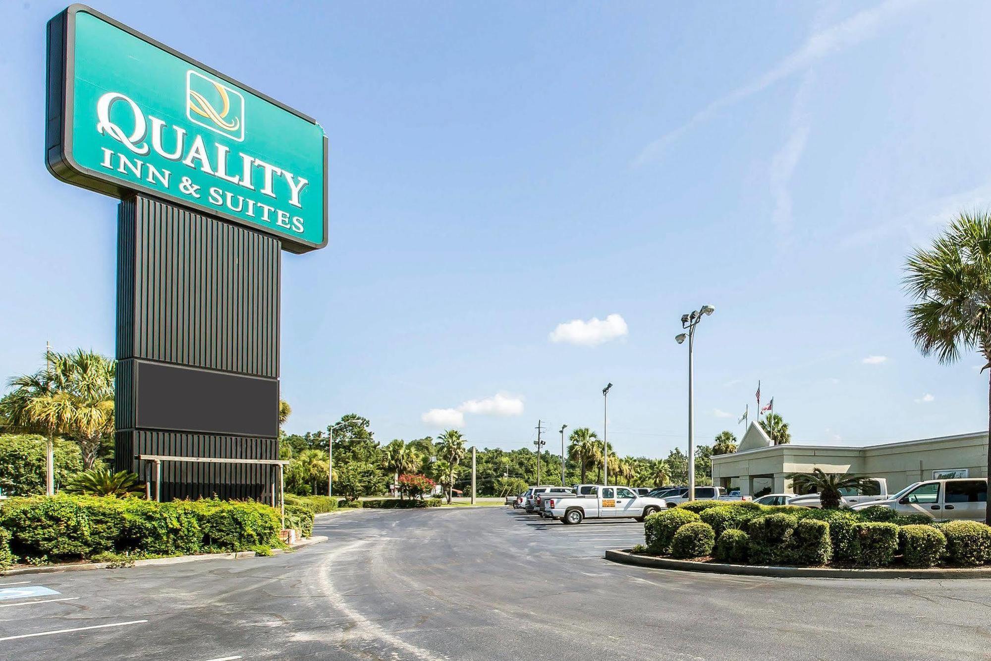 Quality Inn & Suites Waycross Exterior photo