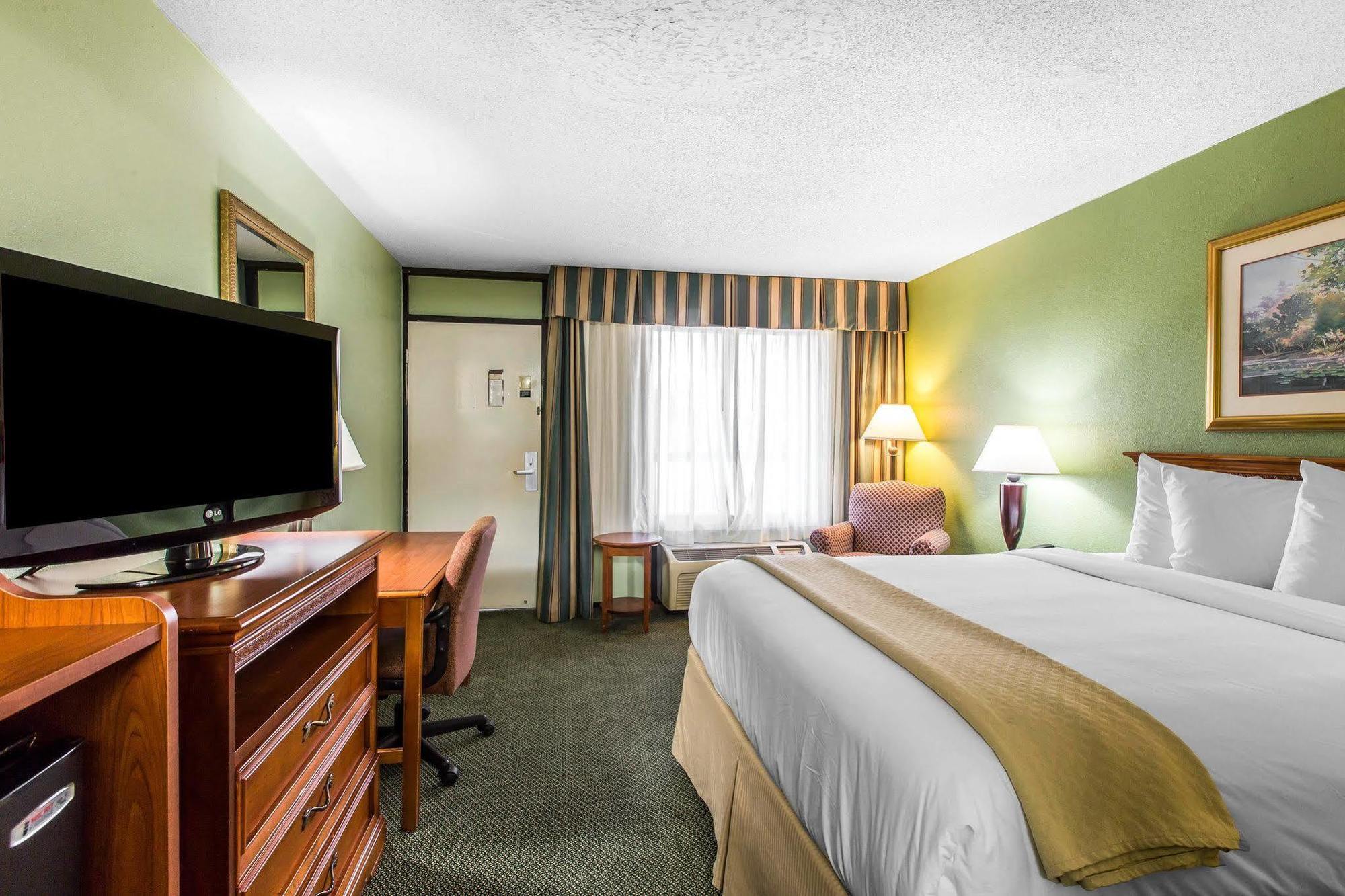 Quality Inn & Suites Waycross Exterior photo