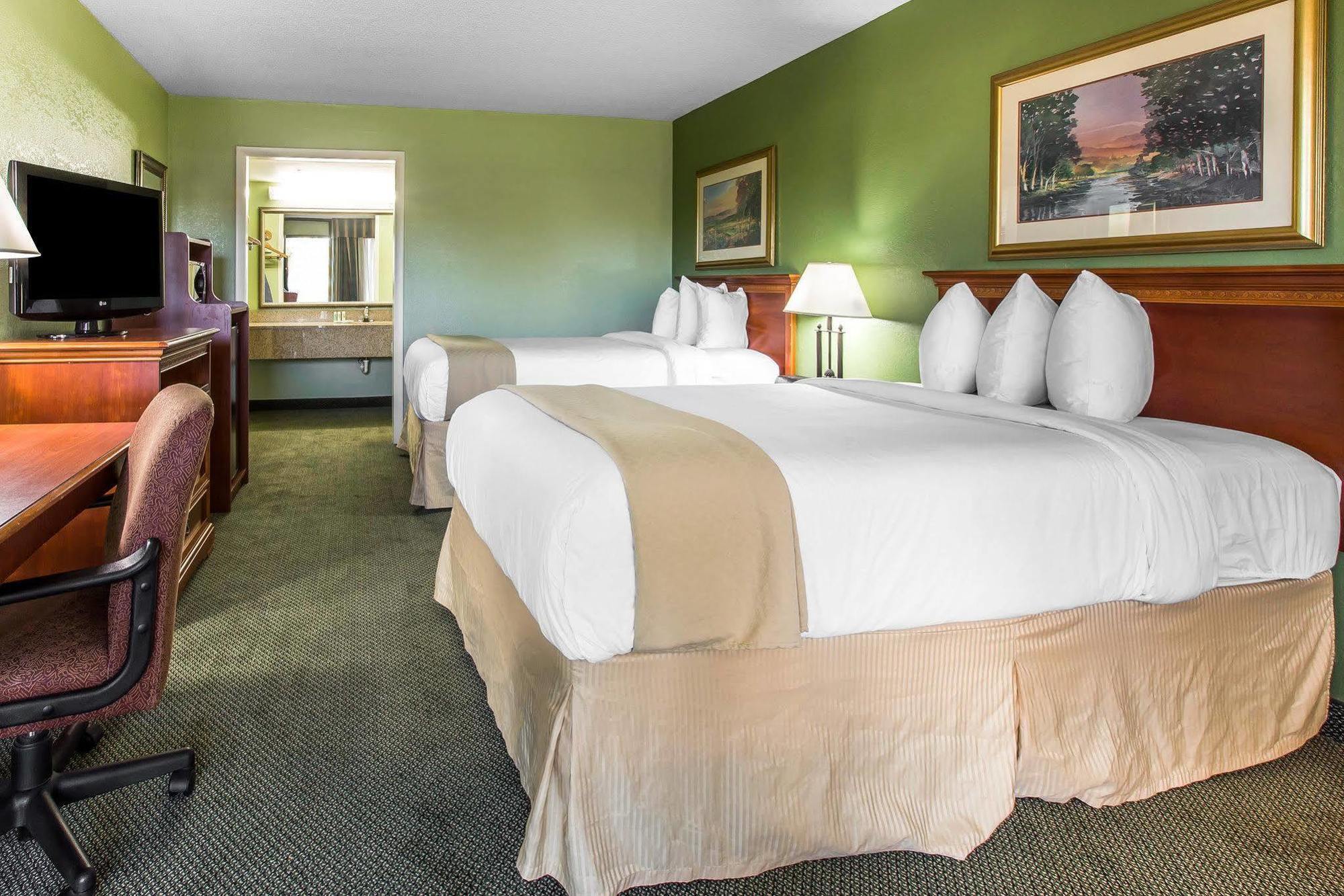 Quality Inn & Suites Waycross Exterior photo